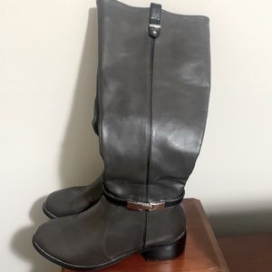 Lightly worn cute brown boots, very styling stylish (Italina Brand) size 8